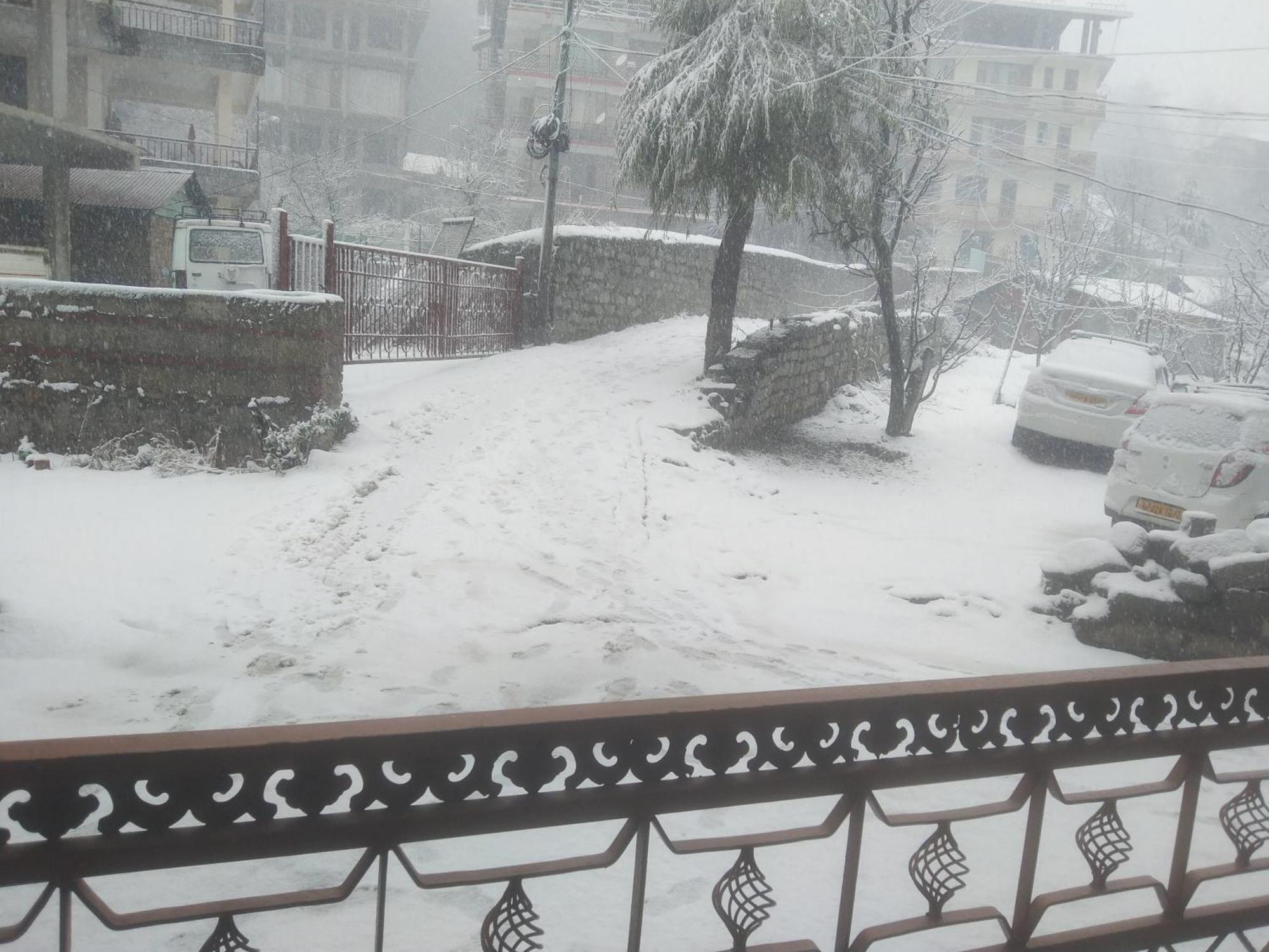 Hotel Hadimba Regency ! Free 4 Wheeler Parking ! Mountain View Rooms ! Near Mall Road Manali Екстериор снимка